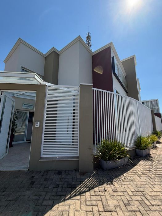 Casa Comercial - Aluguel - Jardim Regina - Botucatu - SP